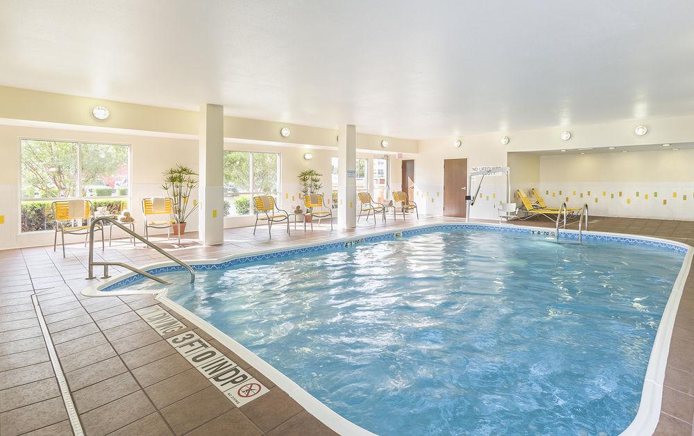 Fairfield Inn & Suites Dallas Park Central Екстериор снимка
