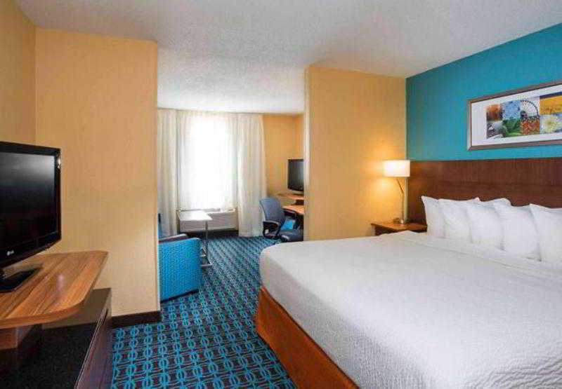 Fairfield Inn & Suites Dallas Park Central Екстериор снимка