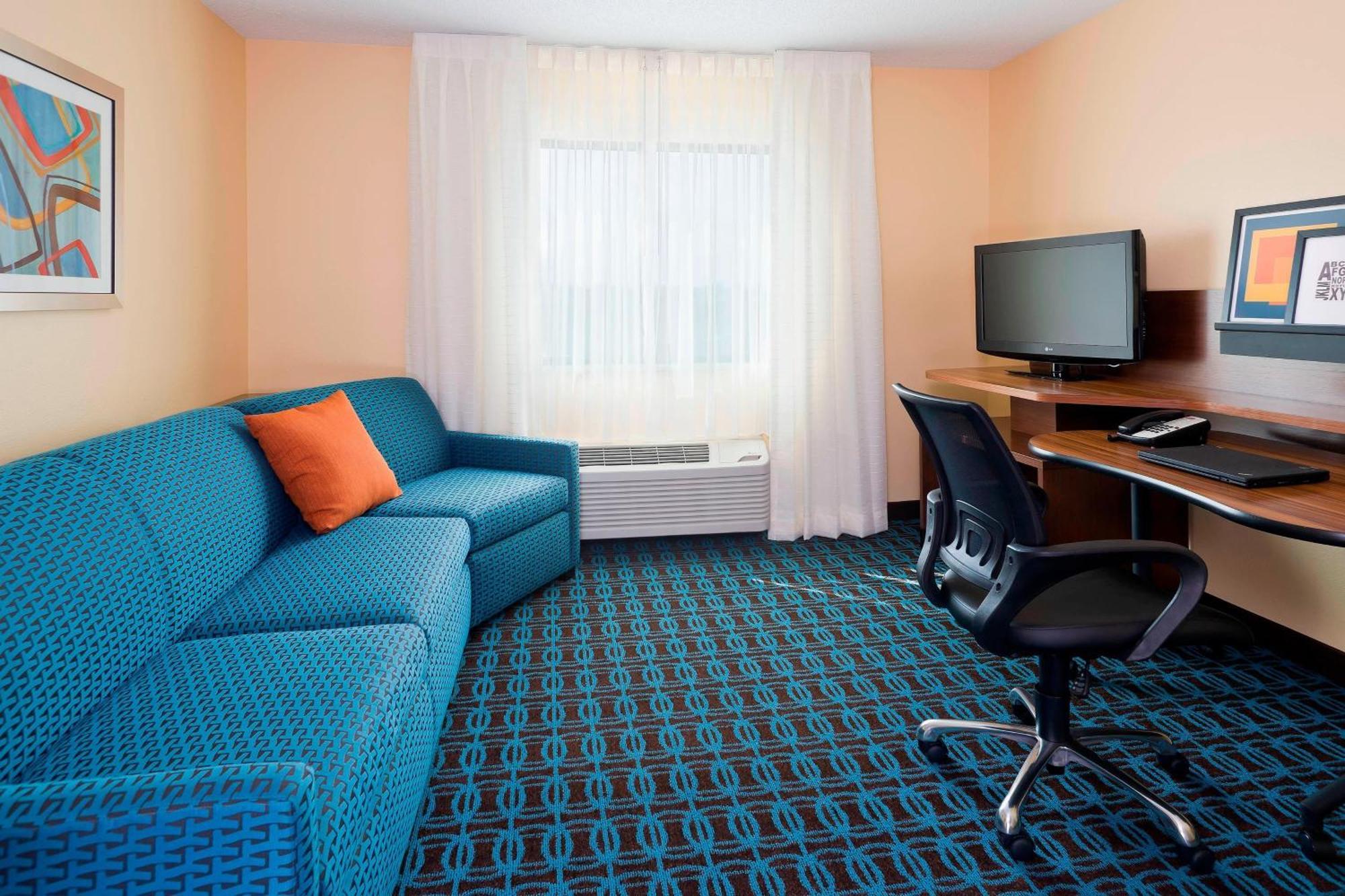 Fairfield Inn & Suites Dallas Park Central Екстериор снимка