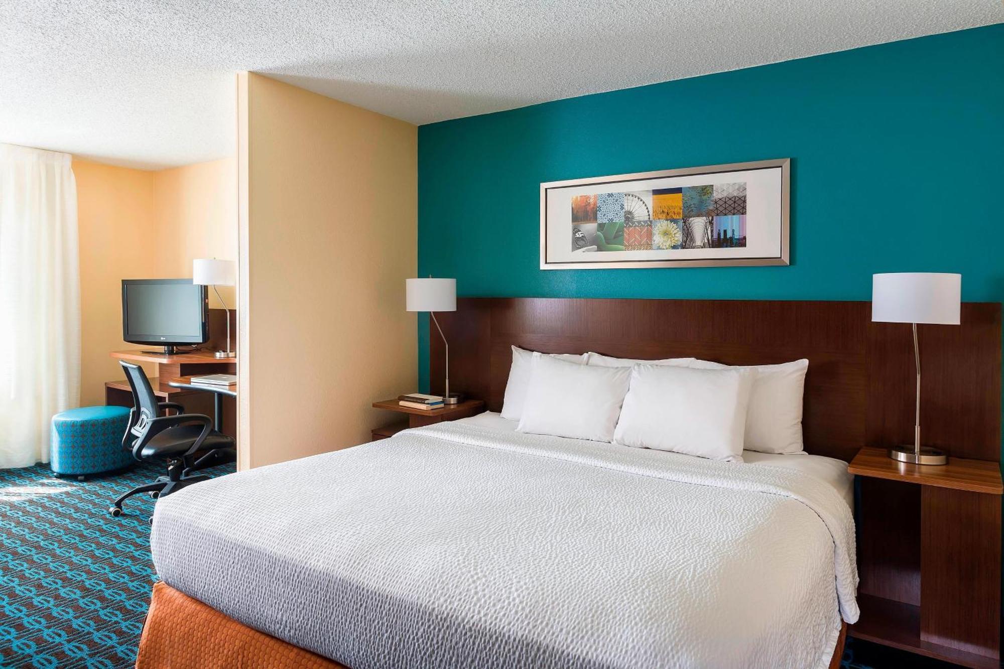 Fairfield Inn & Suites Dallas Park Central Екстериор снимка