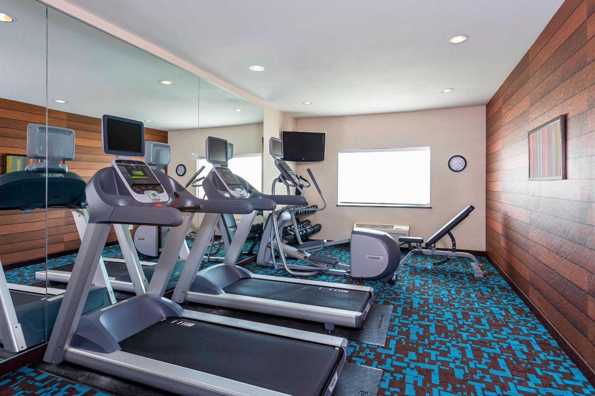 Fairfield Inn & Suites Dallas Park Central Екстериор снимка