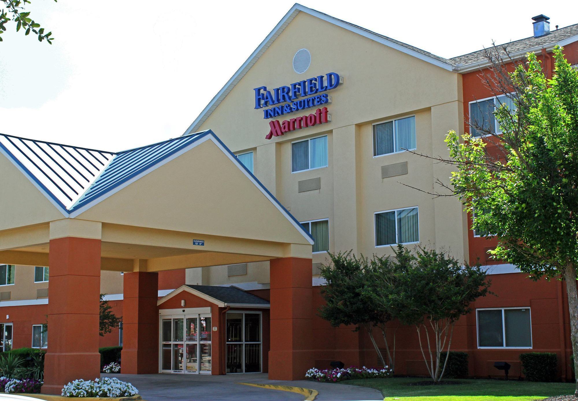 Fairfield Inn & Suites Dallas Park Central Екстериор снимка