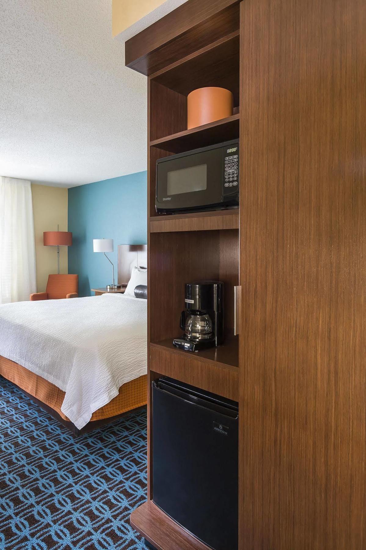 Fairfield Inn & Suites Dallas Park Central Екстериор снимка
