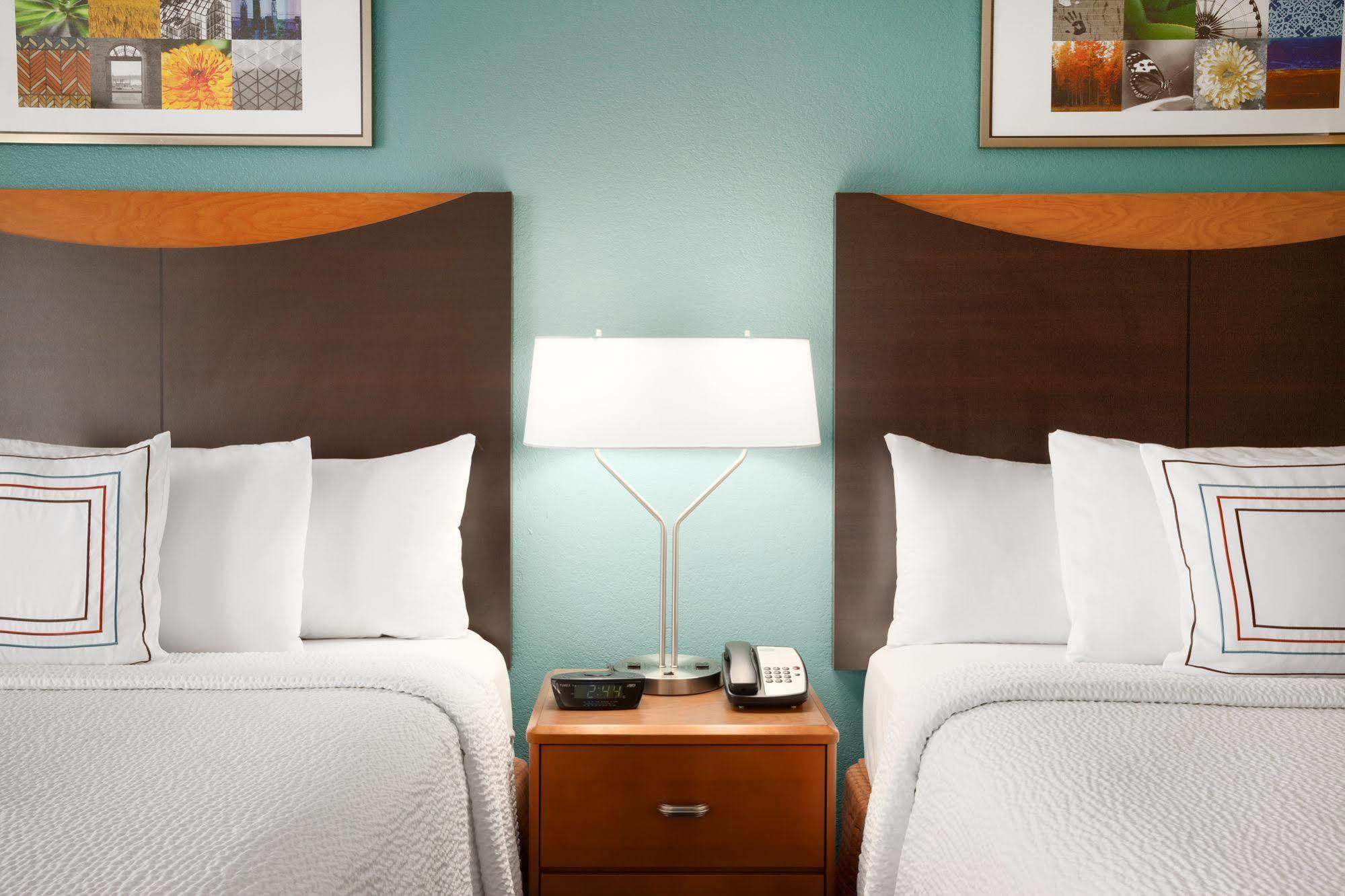 Fairfield Inn & Suites Dallas Park Central Екстериор снимка